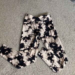 Women's Black and Cream Tie-Dye Leggings.   Scrunch booty
